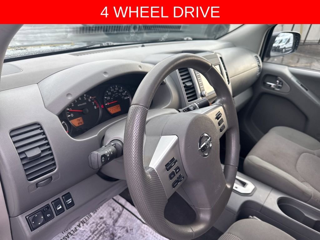 Used 2021 Nissan Frontier SV image 2