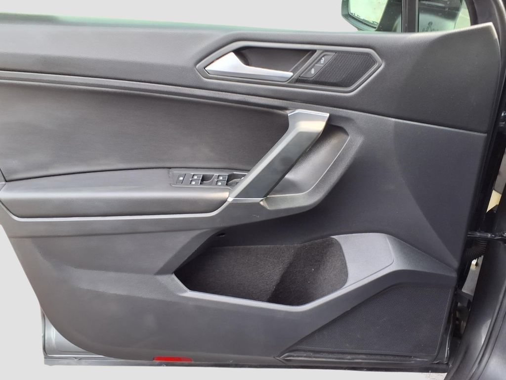 Used 2020 Volkswagen Tiguan SE R-Line FWD image 23