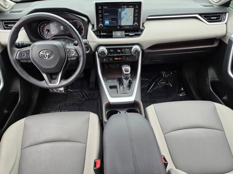 Used 2021 Toyota RAV4 Limited image 14