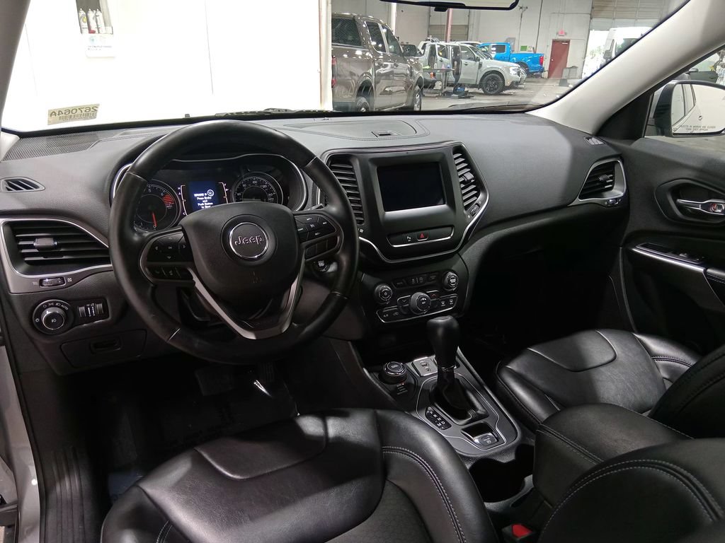 Used 2020 Jeep Cherokee Latitude Plus w/ Cold Weather Group AWD/4WD image 14