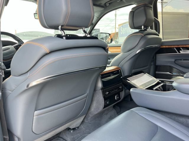 Used 2022 Jeep Grand Wagoneer Series II AWD/4WD image 25