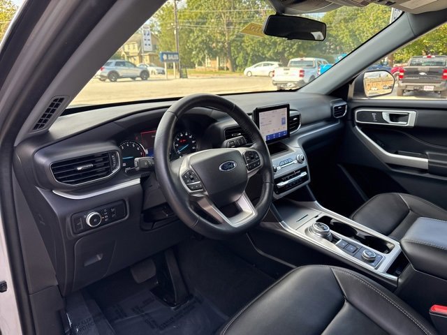 Certified 2022 Ford Explorer XLT w/ Equipment Group 202A image 18