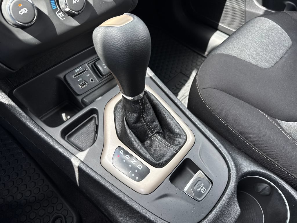 Used 2017 Jeep Cherokee Sport FWD image 22