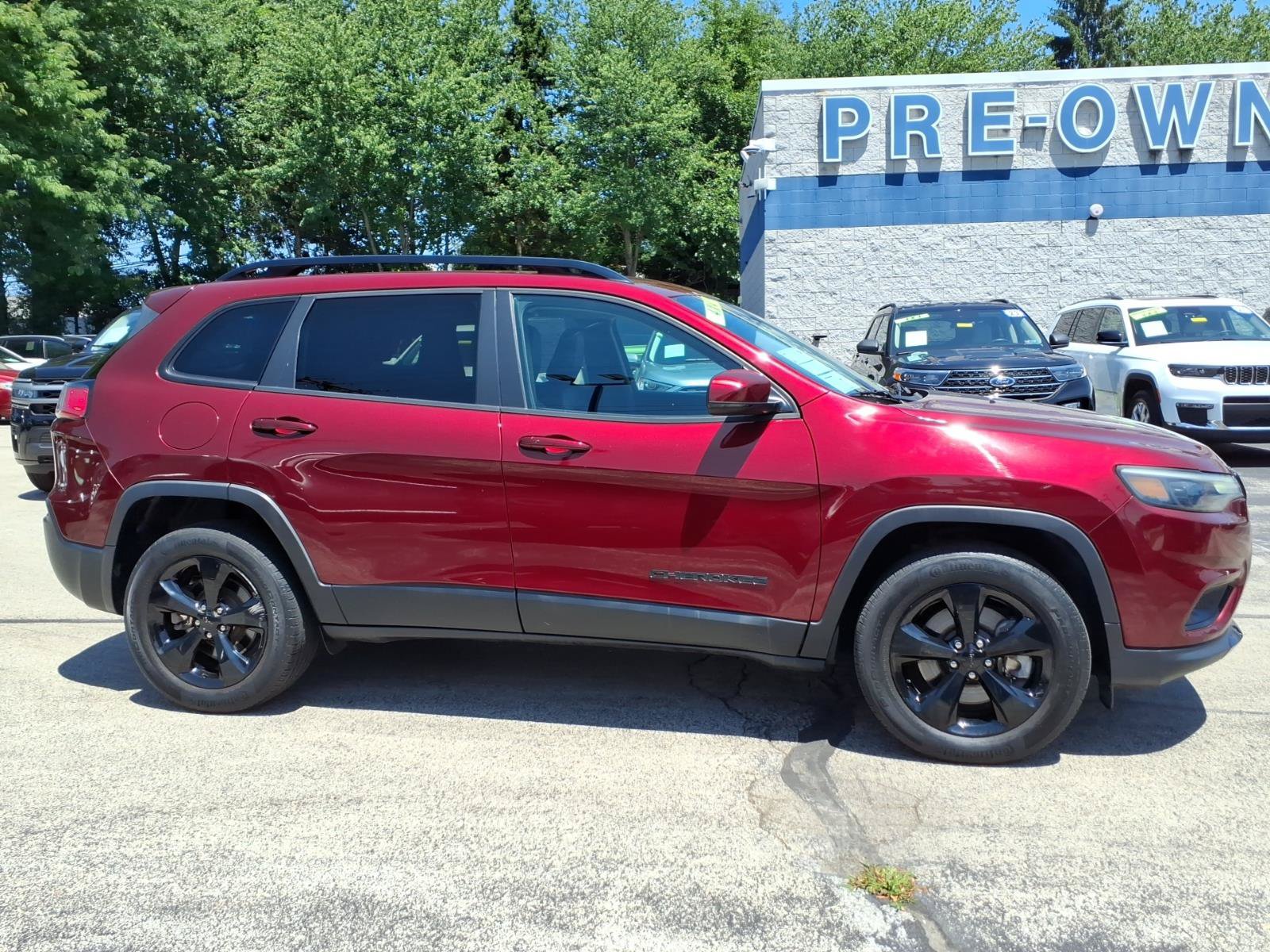 Used 2020 Jeep Cherokee Latitude Plus AWD/4WD image 2