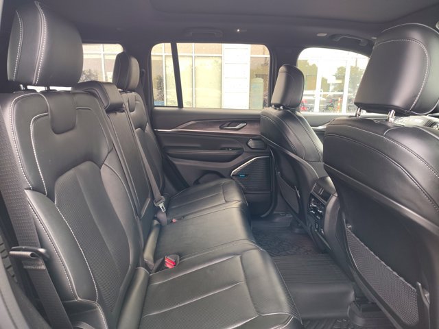 Used 2022 Jeep Grand Cherokee Overland AWD/4WD image 17