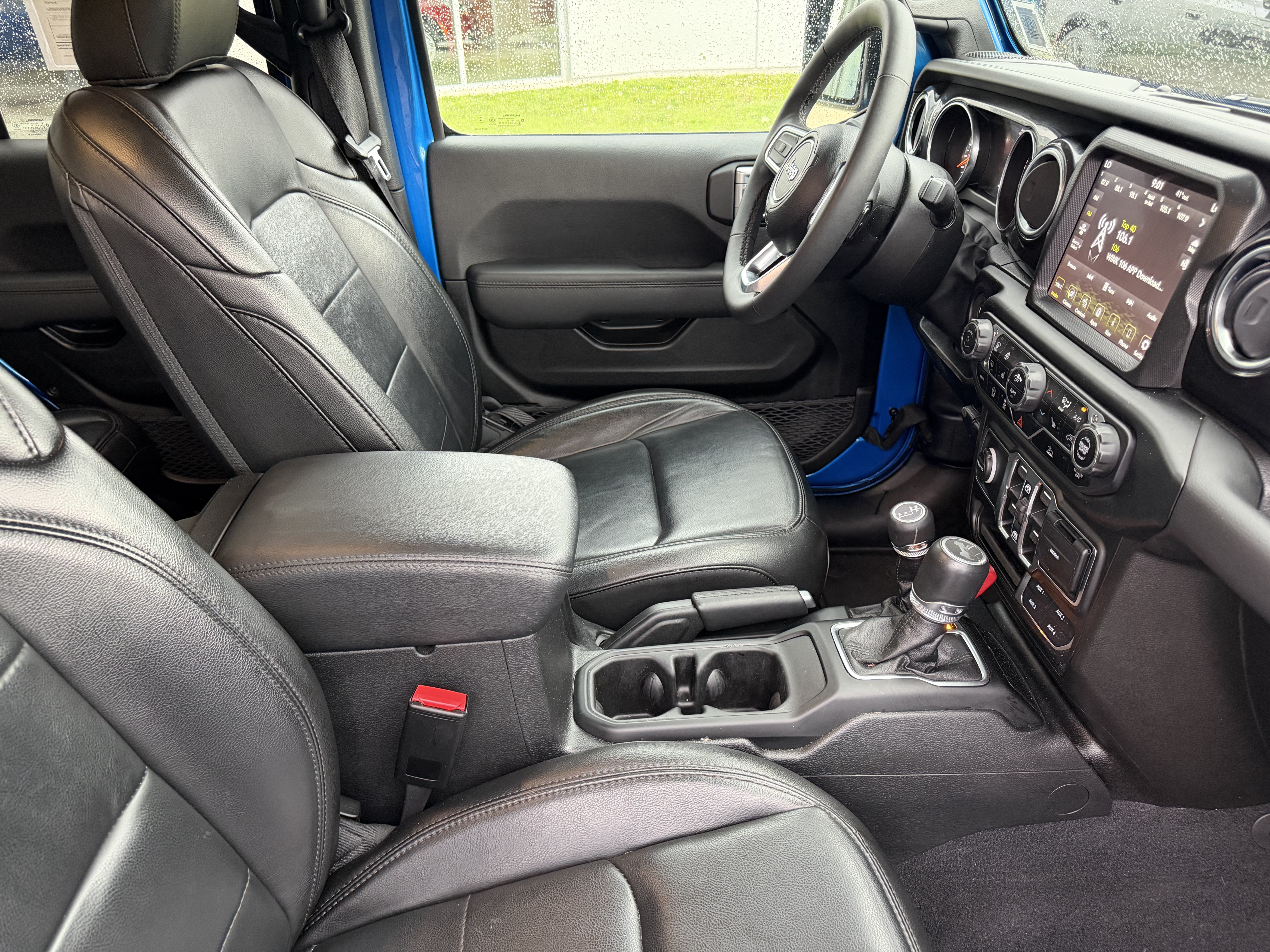 Used 2023 Jeep Wrangler Unlimited Sahara AWD/4WD image 13