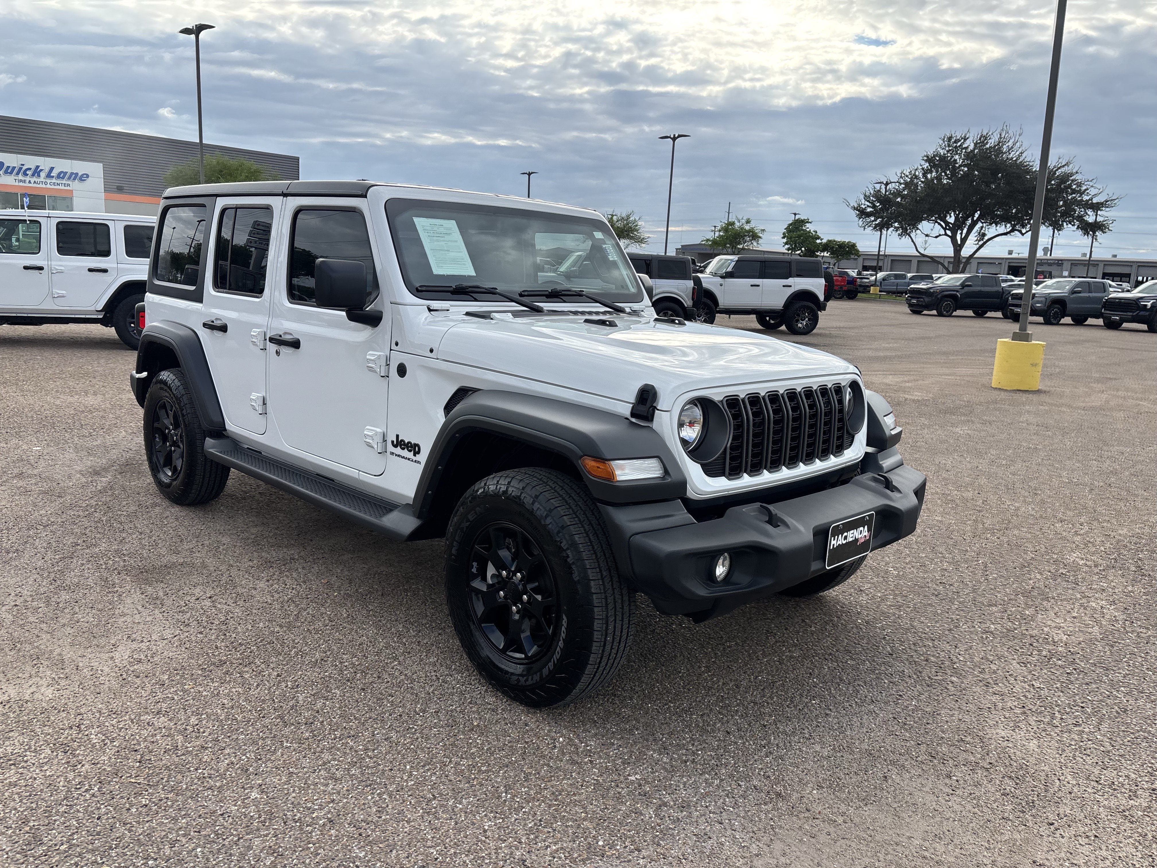 Used 2025 Jeep Wrangler Unlimited Sport AWD/4WD image 5