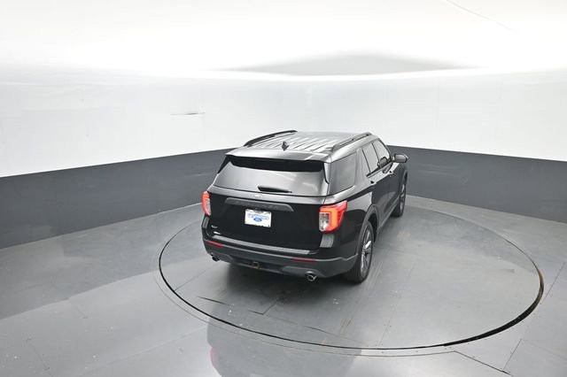 Certified 2022 Ford Explorer XLT w/ Equipment Group 202A AWD/4WD image 30