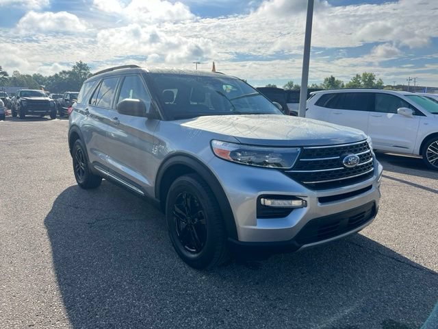 Certified 2023 Ford Explorer XLT w/ Equipment Group 202A AWD/4WD image 3