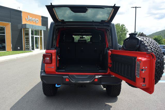 Used 2023 Jeep Wrangler Unlimited Rubicon 4xe w/ Cold Weather Group AWD/4WD image 8