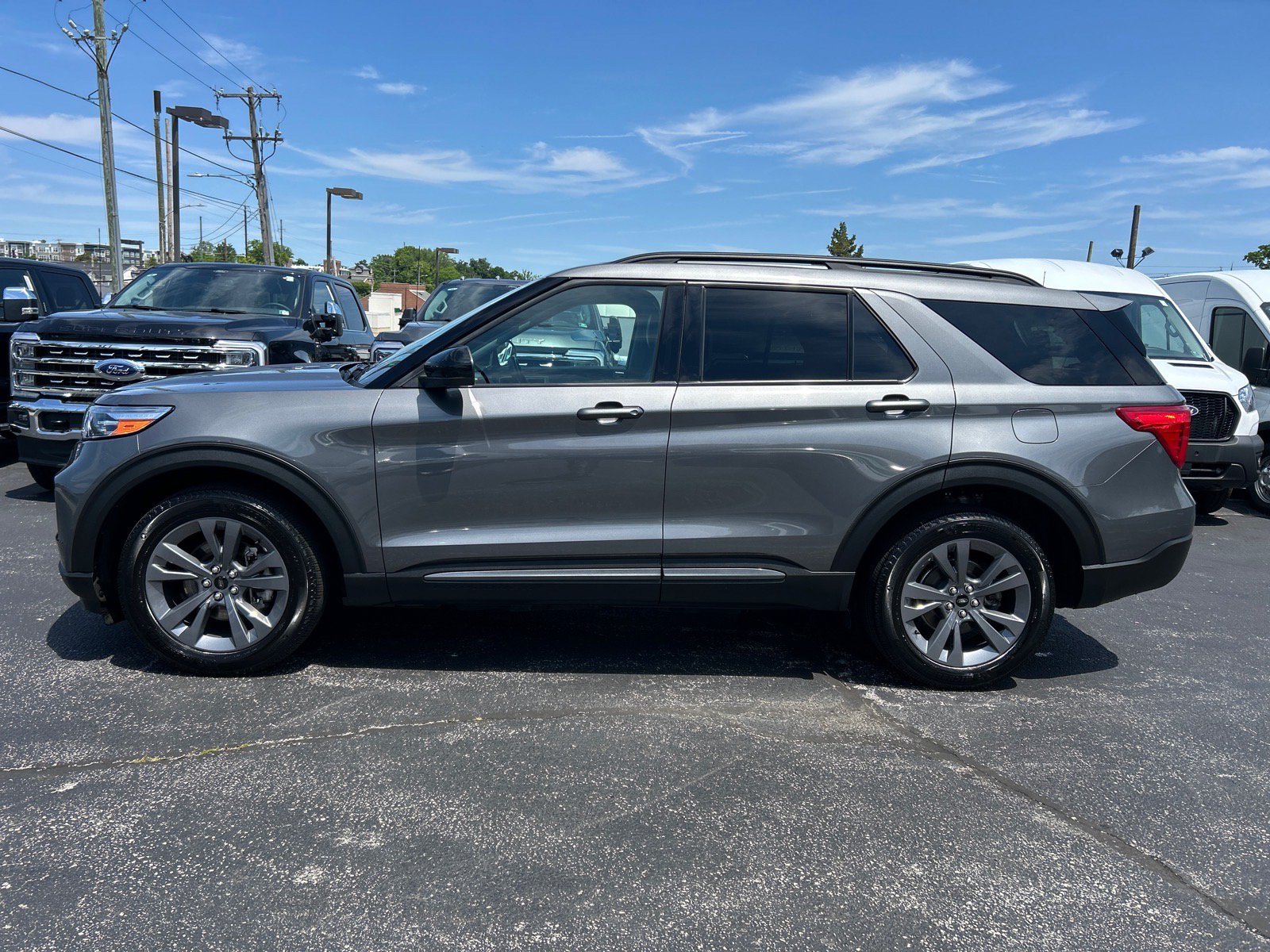 Certified 2023 Ford Explorer XLT w/ Equipment Group 202A AWD/4WD image 4