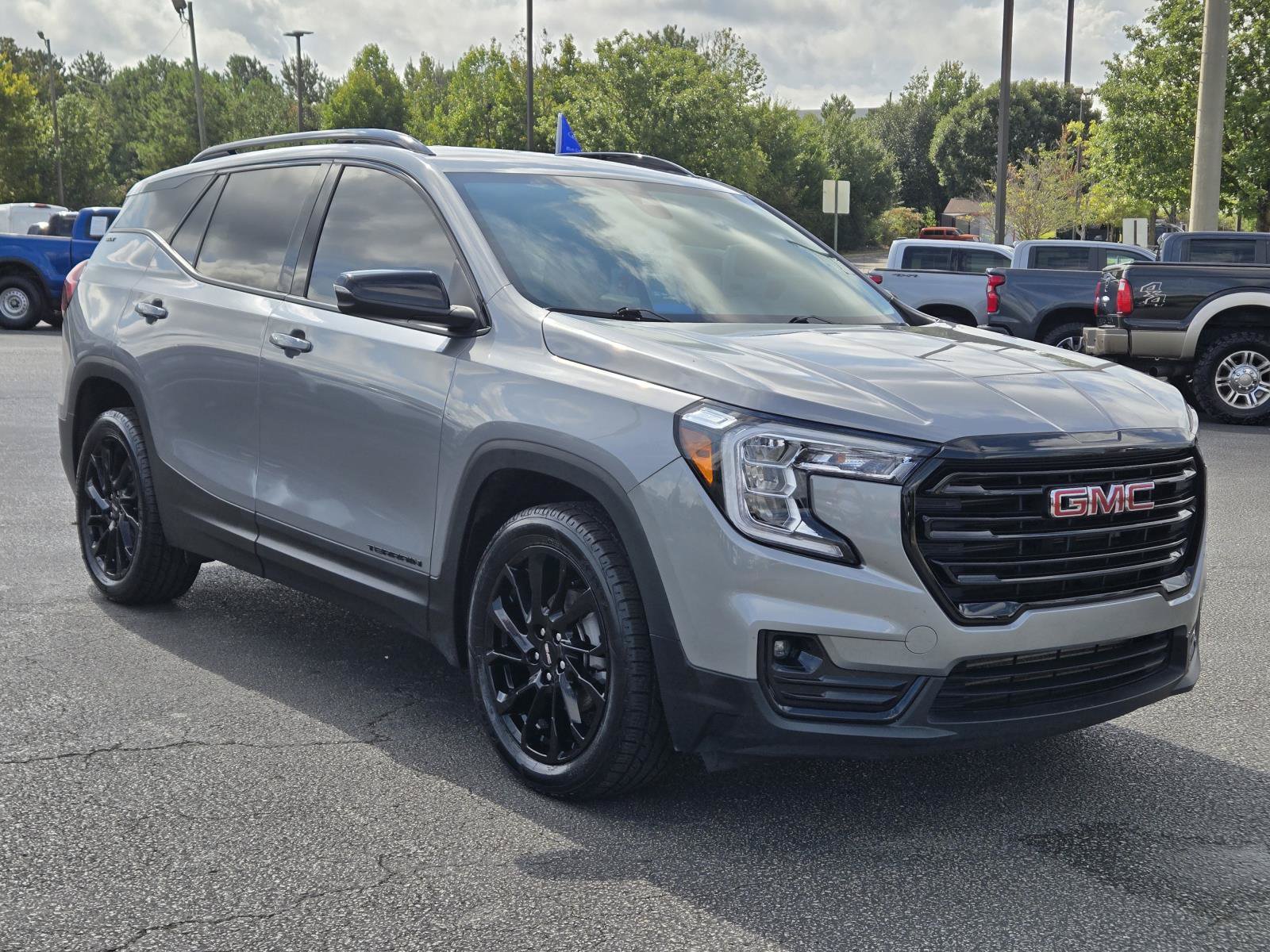Used 2024 GMC Terrain SLT w/ Elevation Edition FWD image 7