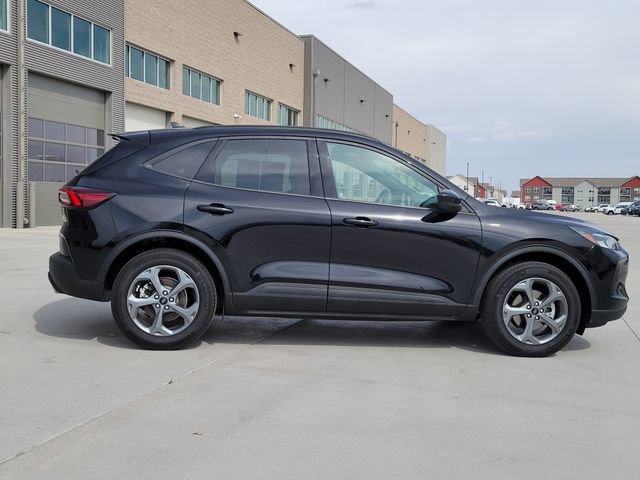 Certified 2025 Ford Escape ST-Line Select w/ Tech Pack #2 AWD/4WD image 4