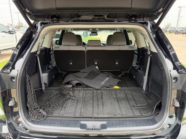 Used 2023 Toyota Highlander LE FWD image 7