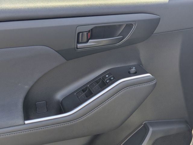 Used 2023 Toyota Highlander LE image 22