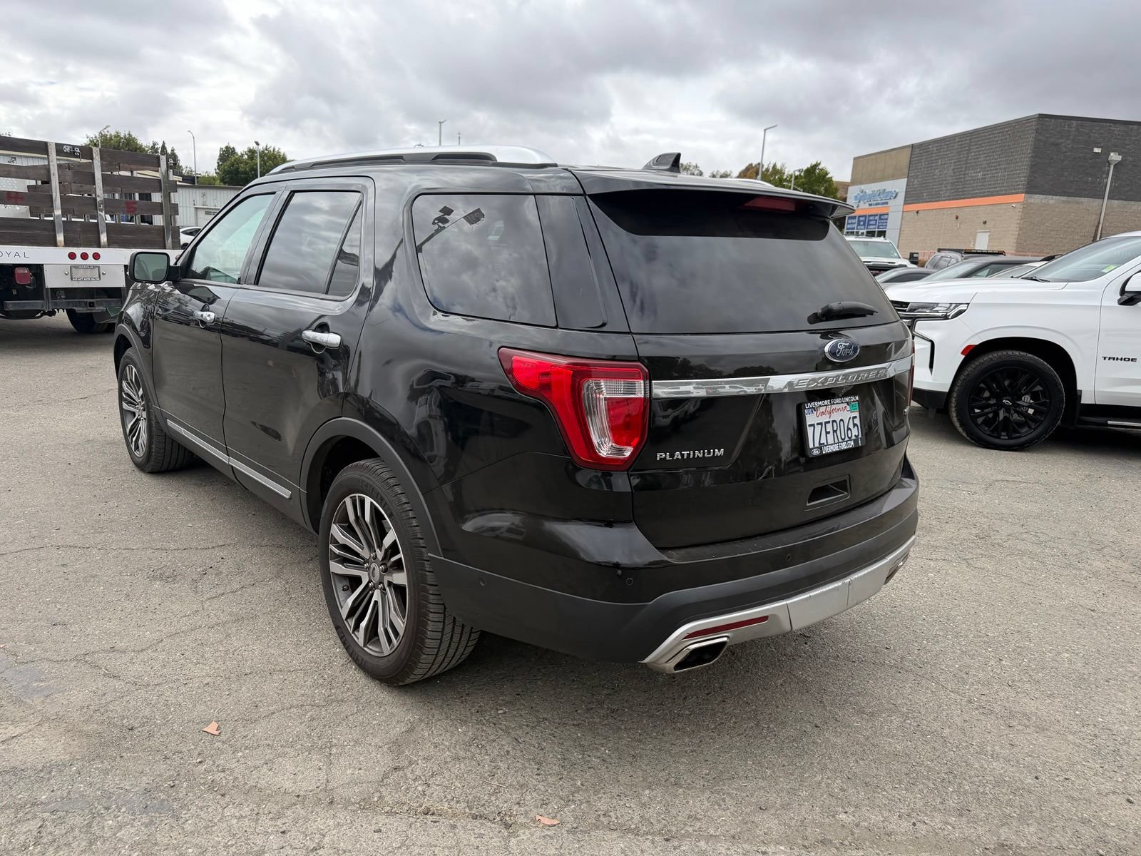 Certified 2017 Ford Explorer Platinum AWD/4WD image 3