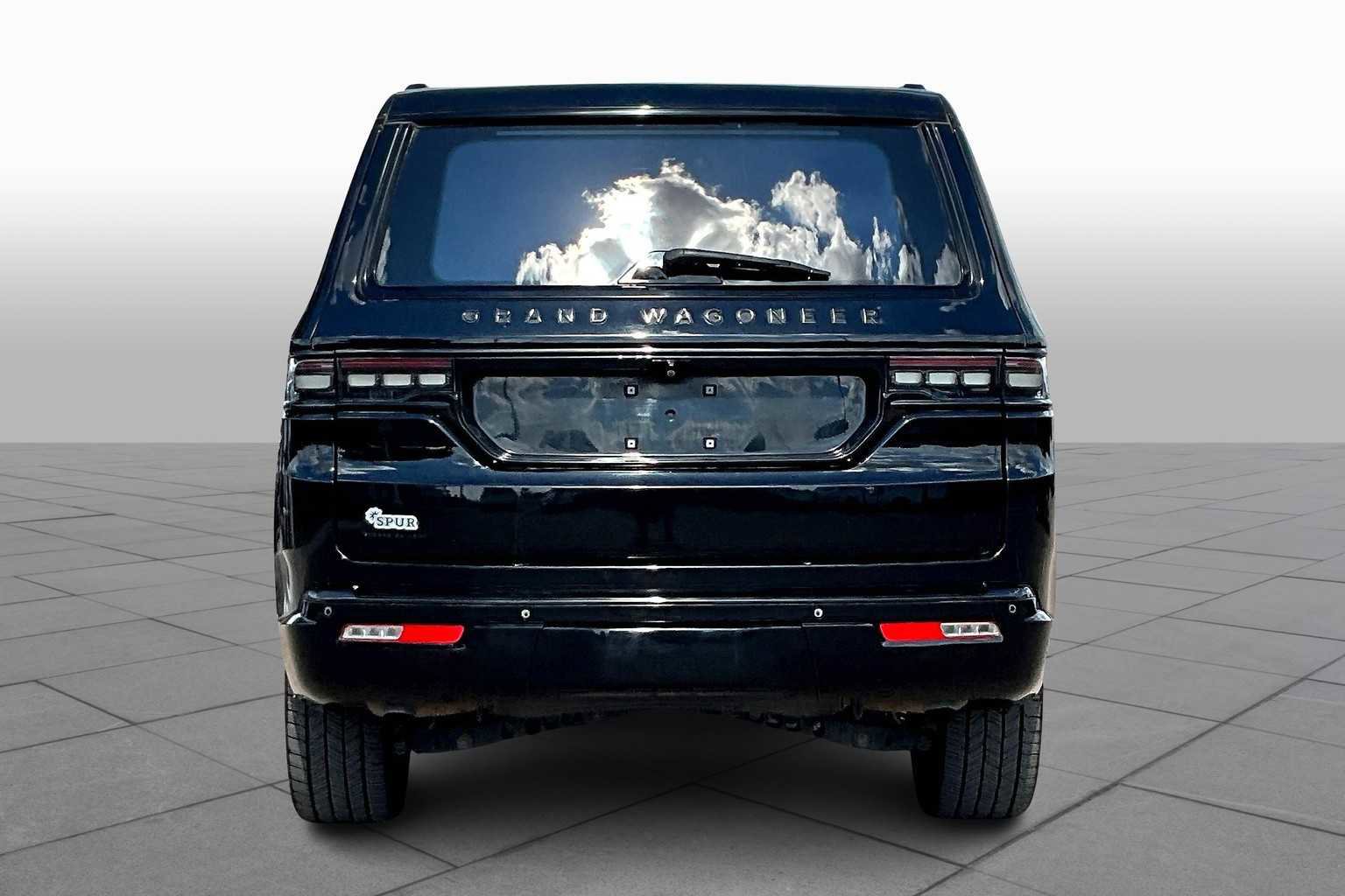 Used 2022 Jeep Grand Wagoneer Series II image 2
