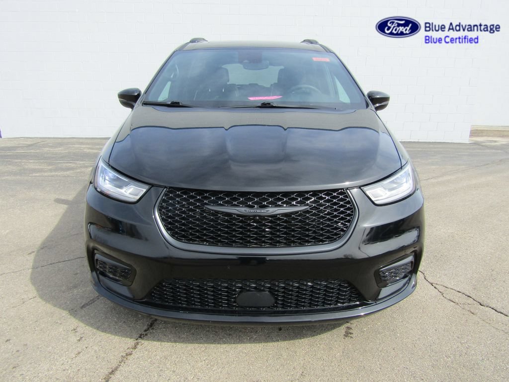 Used 2025 Chrysler Pacifica Limited FWD image 3