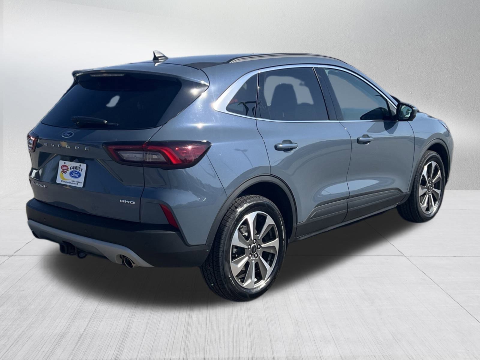 Certified 2023 Ford Escape Platinum w/ Class II Trailer Tow Package image 5