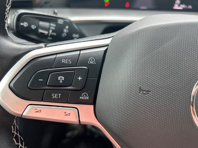 Used 2025 Volkswagen Tiguan SE AWD/4WD image 23