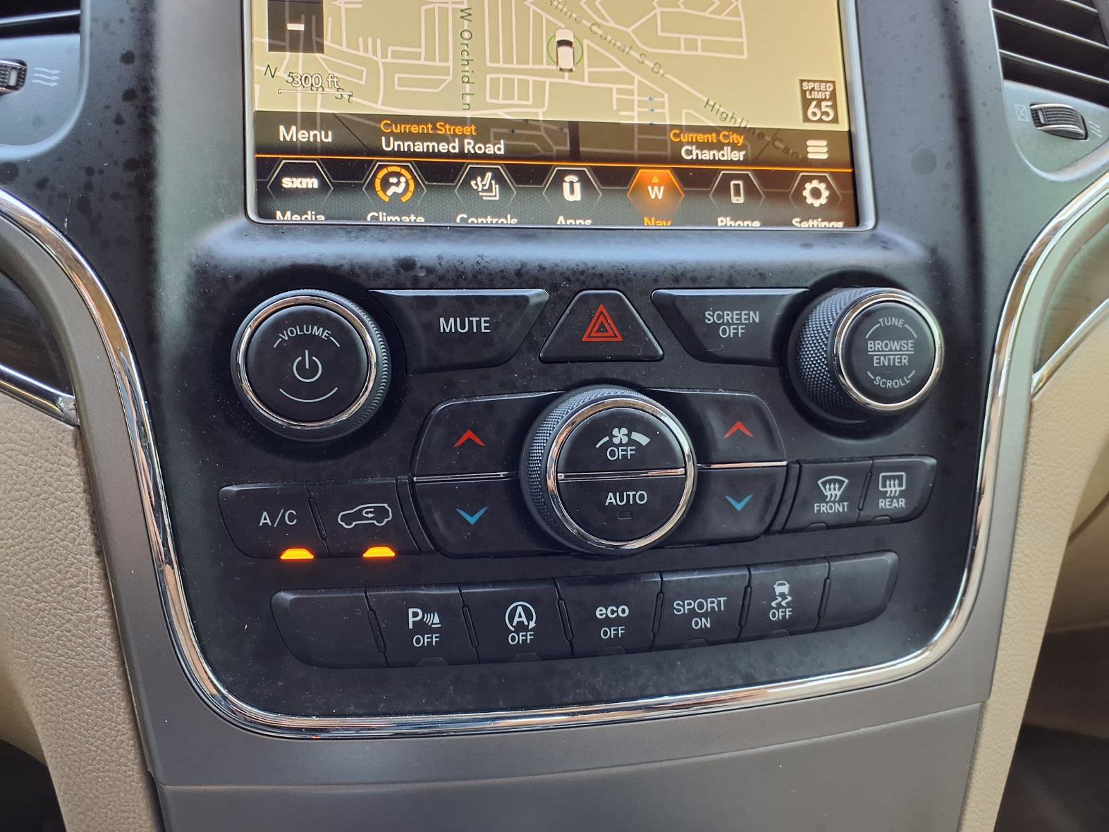 Used 2018 Jeep Grand Cherokee Overland AWD/4WD image 25