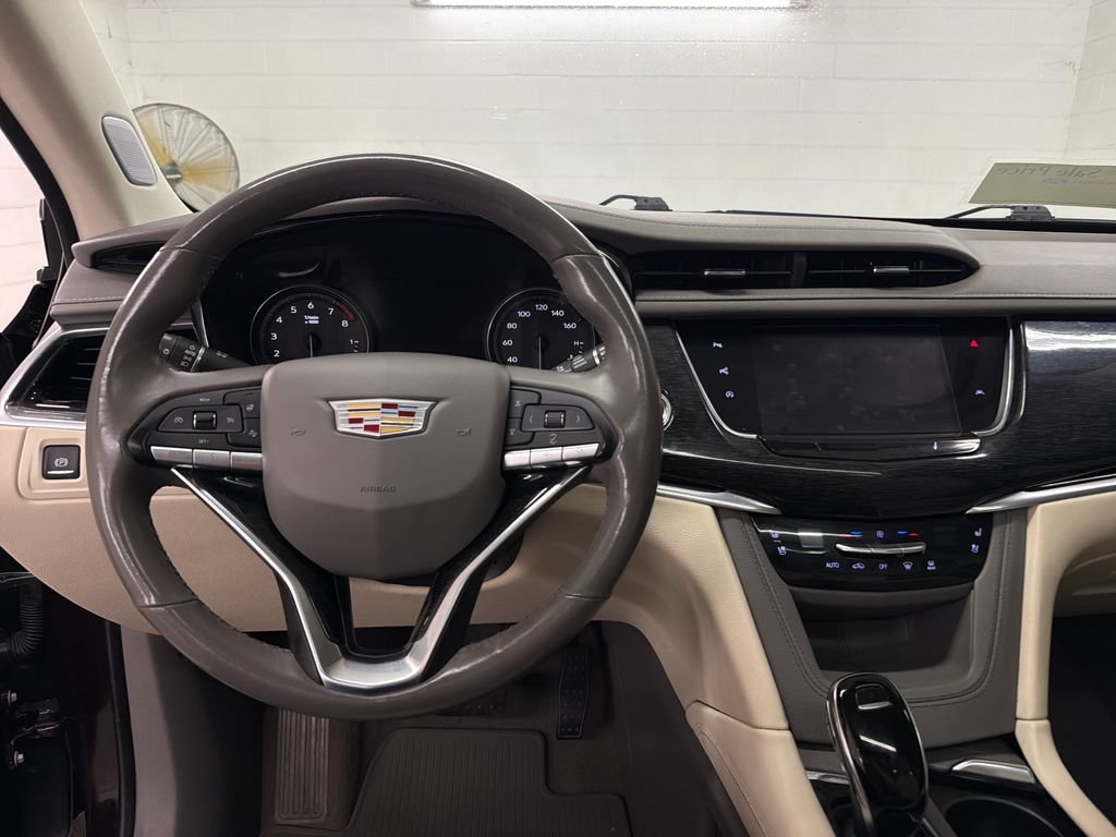 Used 2020 Cadillac XT6 Premium Luxury FWD image 9