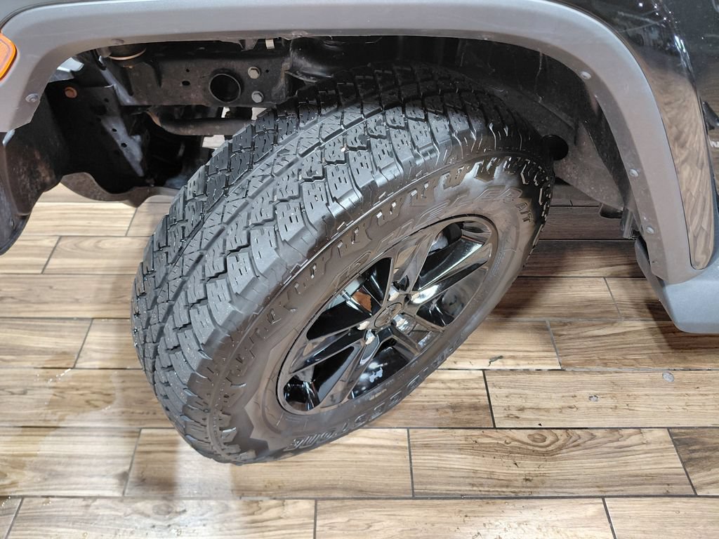 Used 2023 Jeep Wrangler Unlimited Sahara AWD/4WD image 29