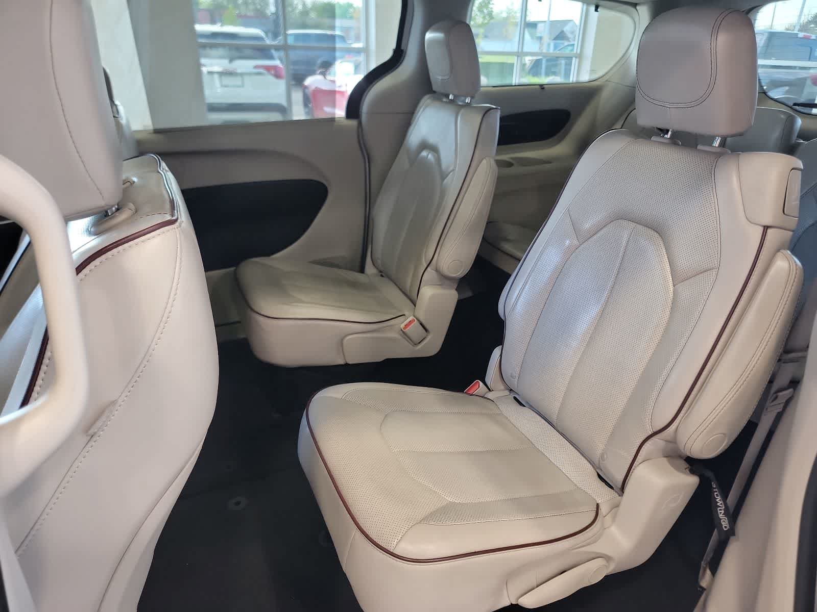 Used 2020 Chrysler Pacifica Limited FWD image 31