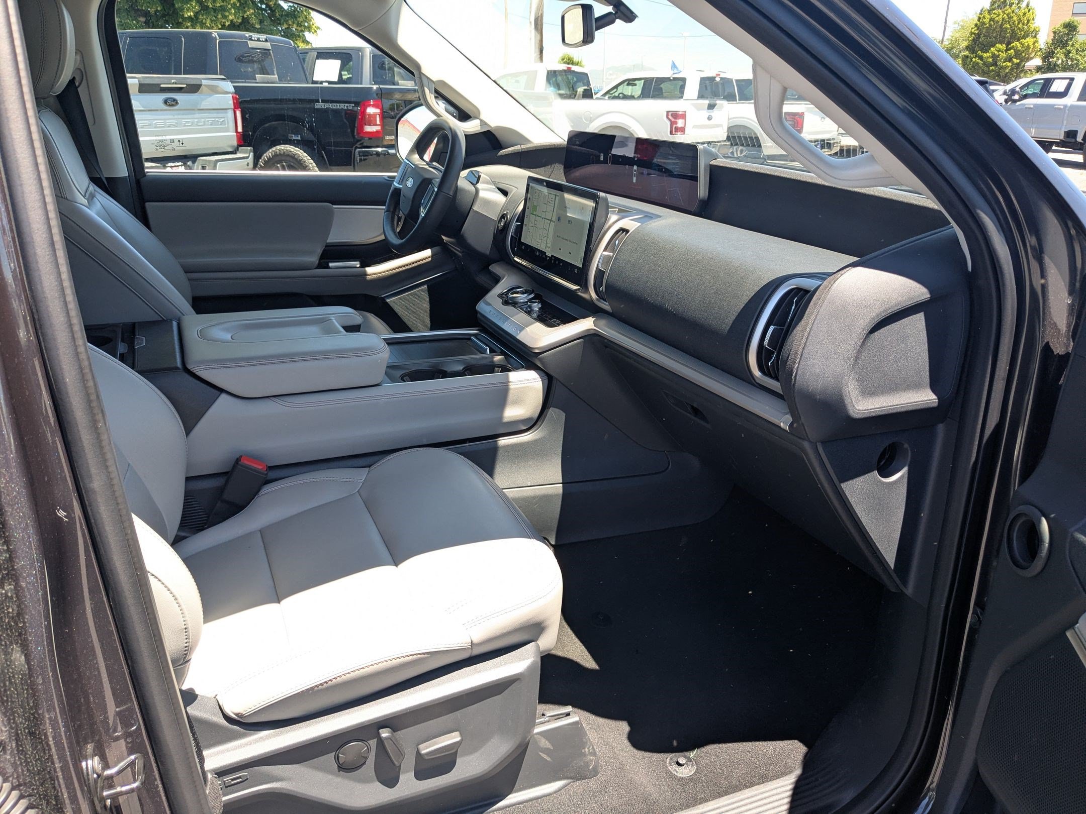 Certified 2025 Ford Expedition Active AWD/4WD image 35
