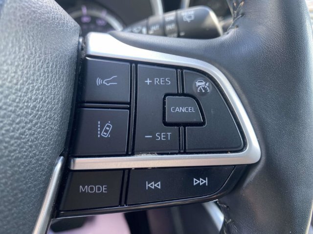 Used 2023 Toyota Highlander XLE FWD image 22
