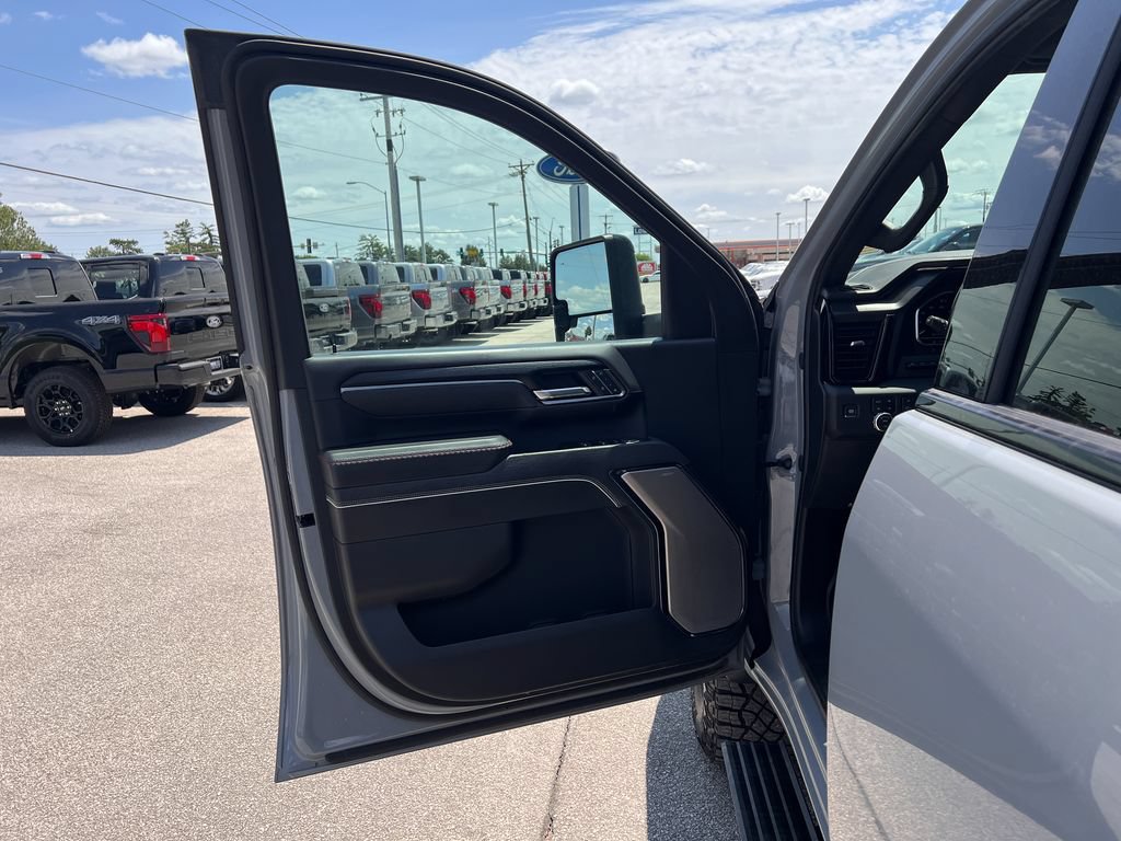 Used 2024 GMC Sierra 2500 AT4X AWD/4WD image 11
