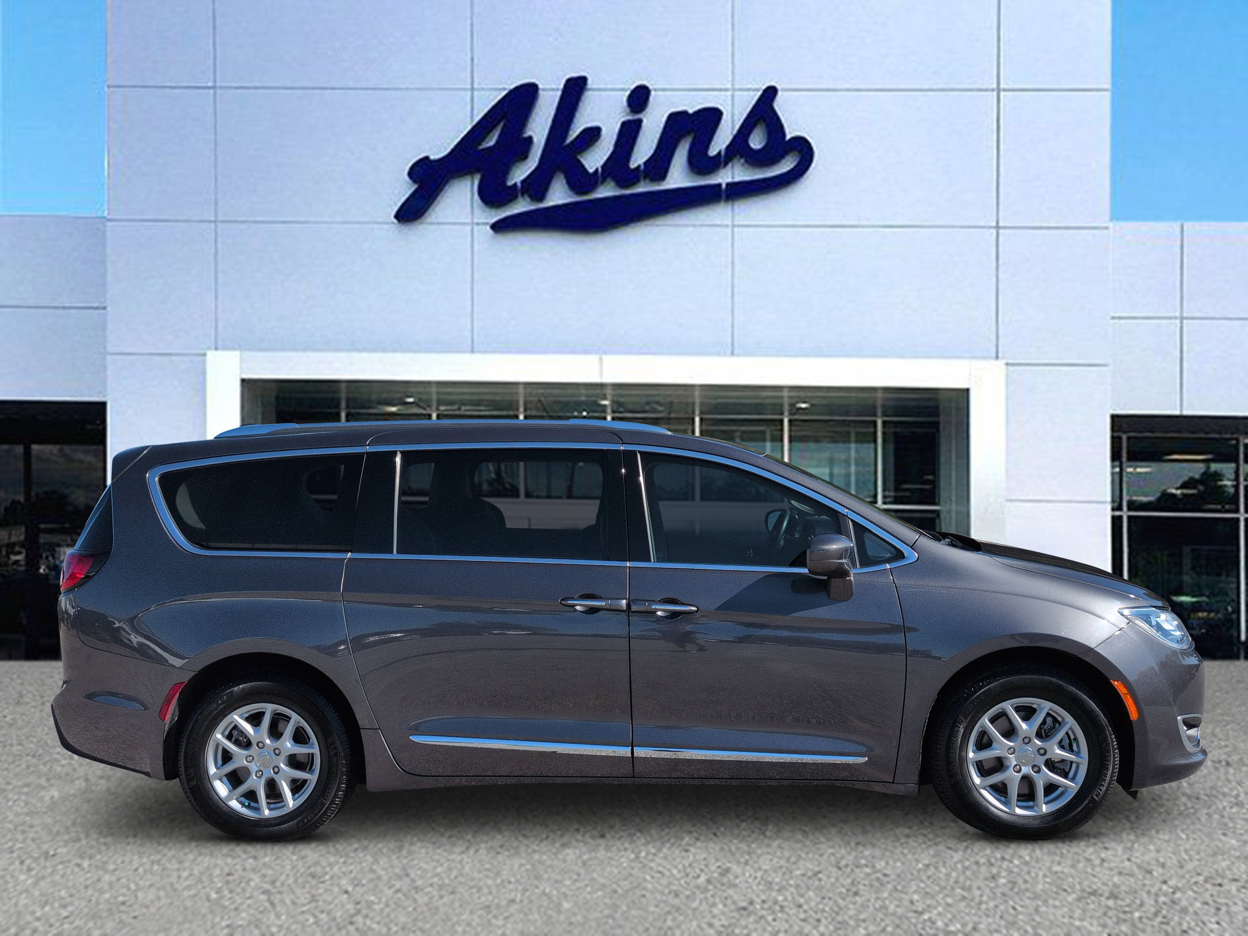 Used 2020 Chrysler Pacifica Touring-L FWD image 1