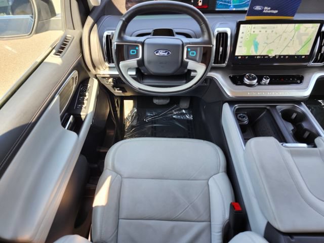 Certified 2025 Ford Expedition Max Platinum w/ Driver's Package AWD/4WD image 13