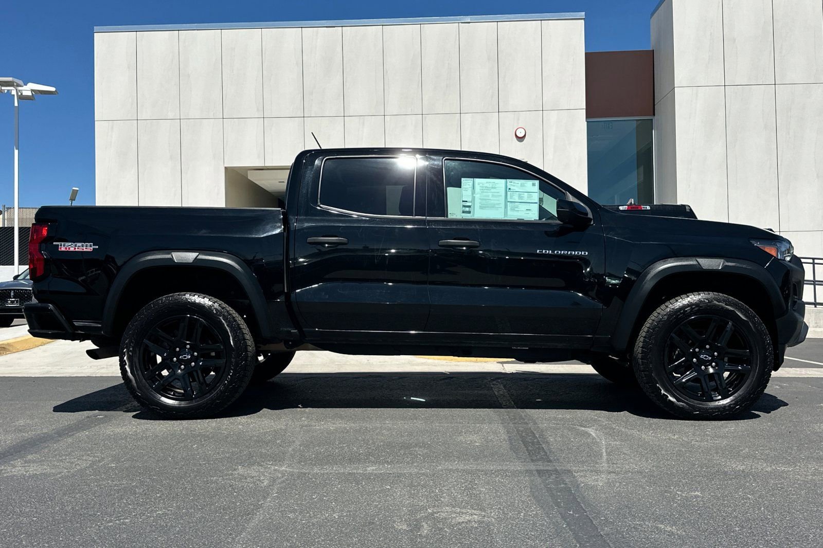 Used 2023 Chevrolet Colorado Trail Boss w/ Technology Package AWD/4WD image 2