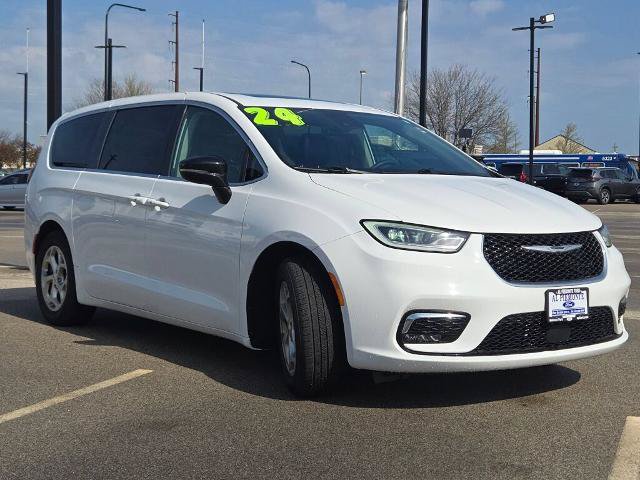 Used 2024 Chrysler Pacifica Limited FWD image 5