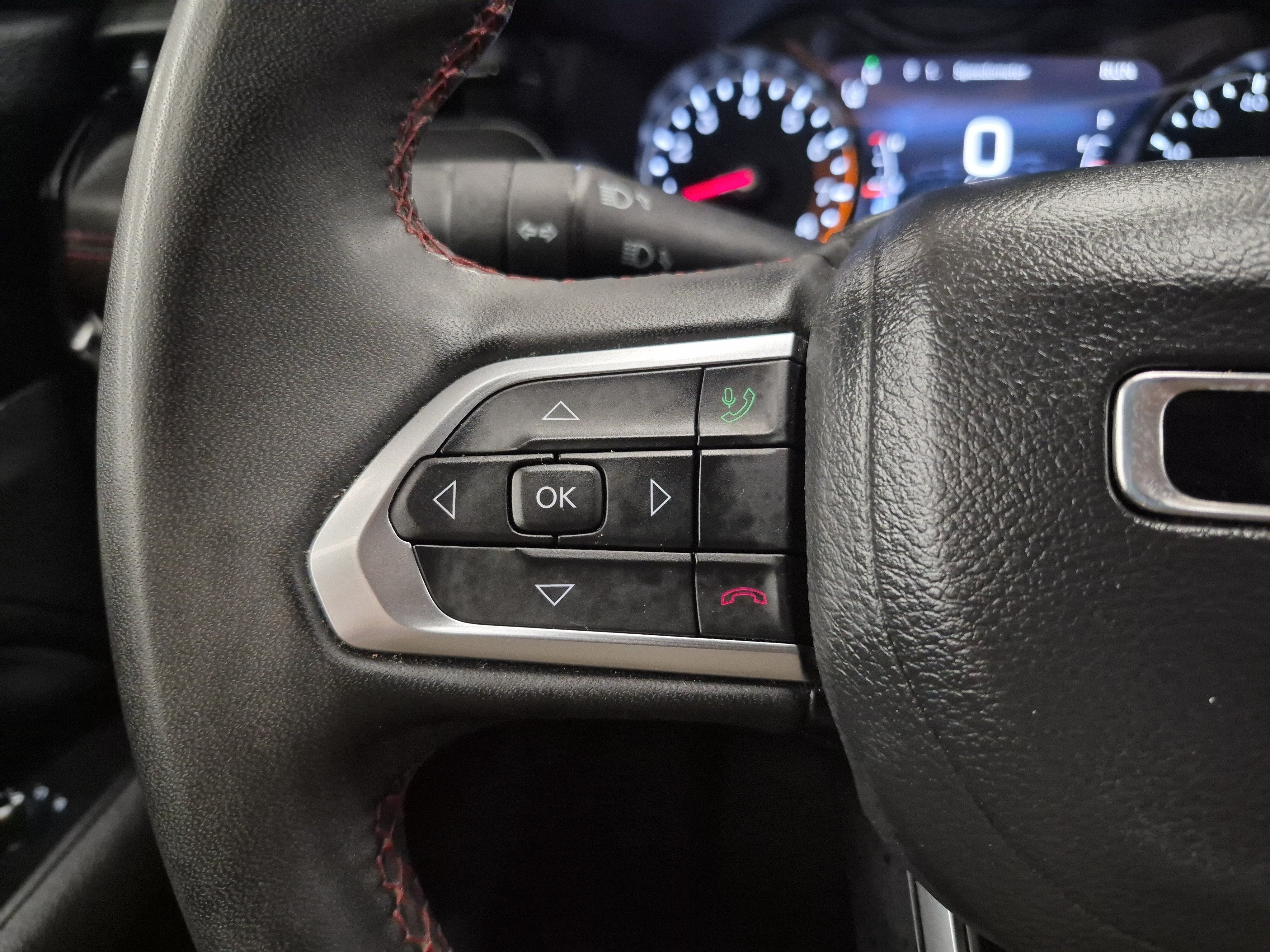 Used 2025 Jeep Compass Trailhawk AWD/4WD image 23