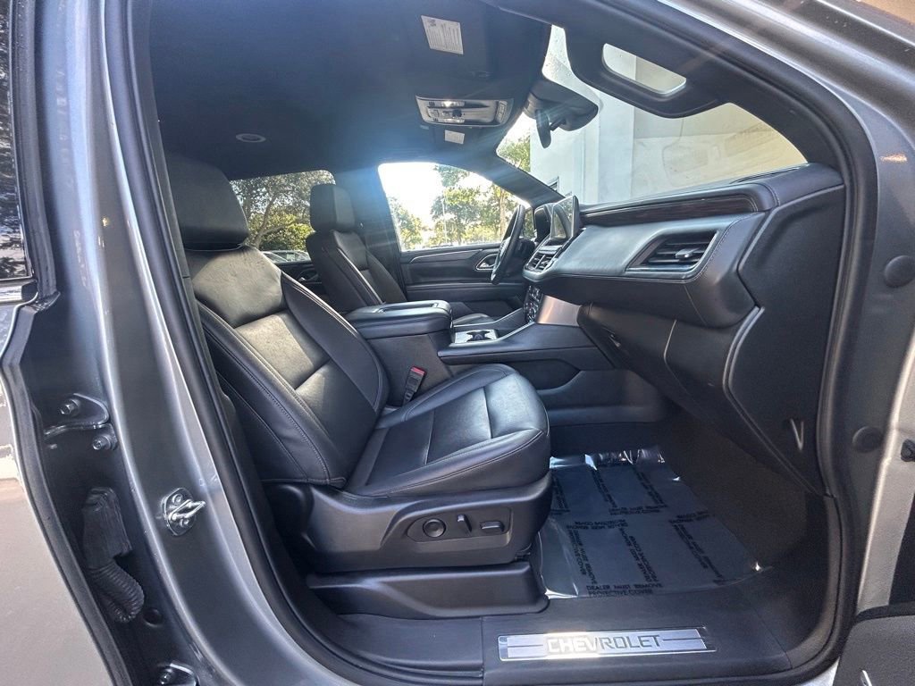 Used 2023 Chevrolet Suburban LT image 24