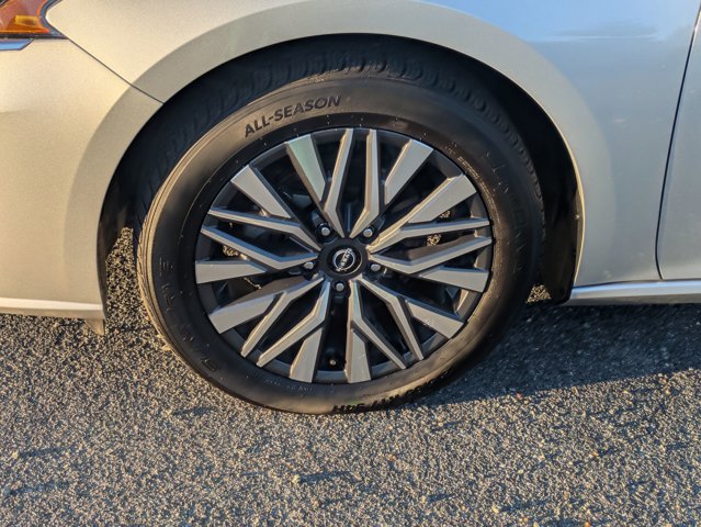 Used 2024 Nissan Altima 2.5 SV image 11