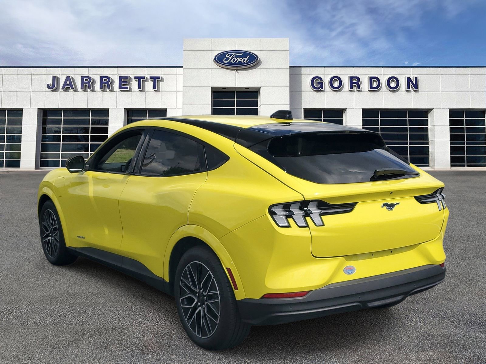 Certified 2025 Ford Mustang Mach-E Premium RWD image 3