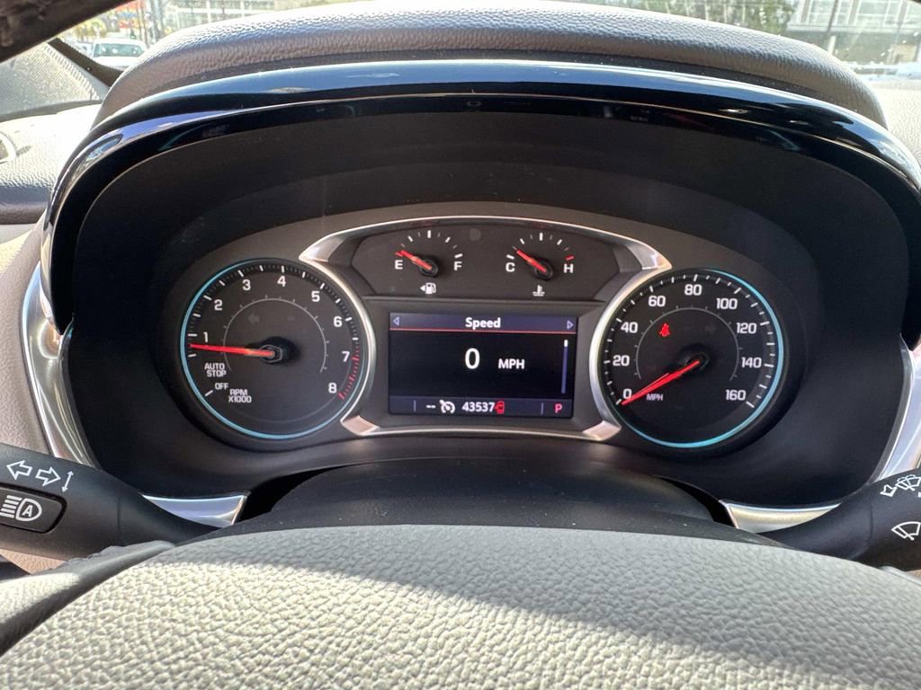 Used 2022 Chevrolet Traverse LT image 23