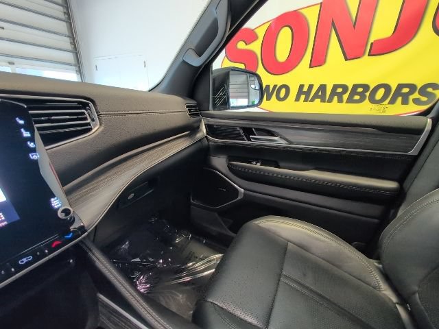 Used 2023 Jeep Wagoneer Series II AWD/4WD image 29