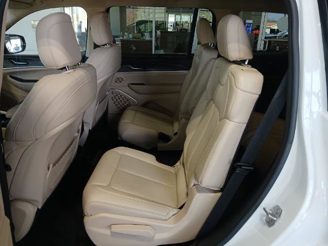 Used 2022 Jeep Grand Cherokee L Limited w/ Luxury Tech Group II image 10