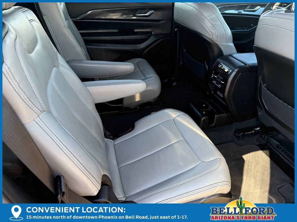 Used 2023 Jeep Grand Cherokee L Laredo image 10