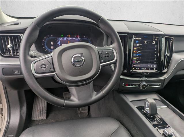 Used 2025 Volvo XC60 B5 Core image 12