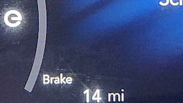 Used 2024 Chrysler Pacifica Select image 12