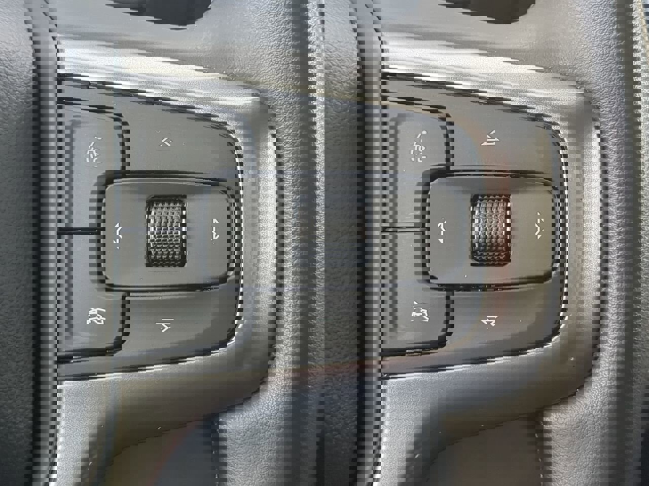 Used 2024 Chevrolet Silverado 2500 LT w/ Convenience Package image 25