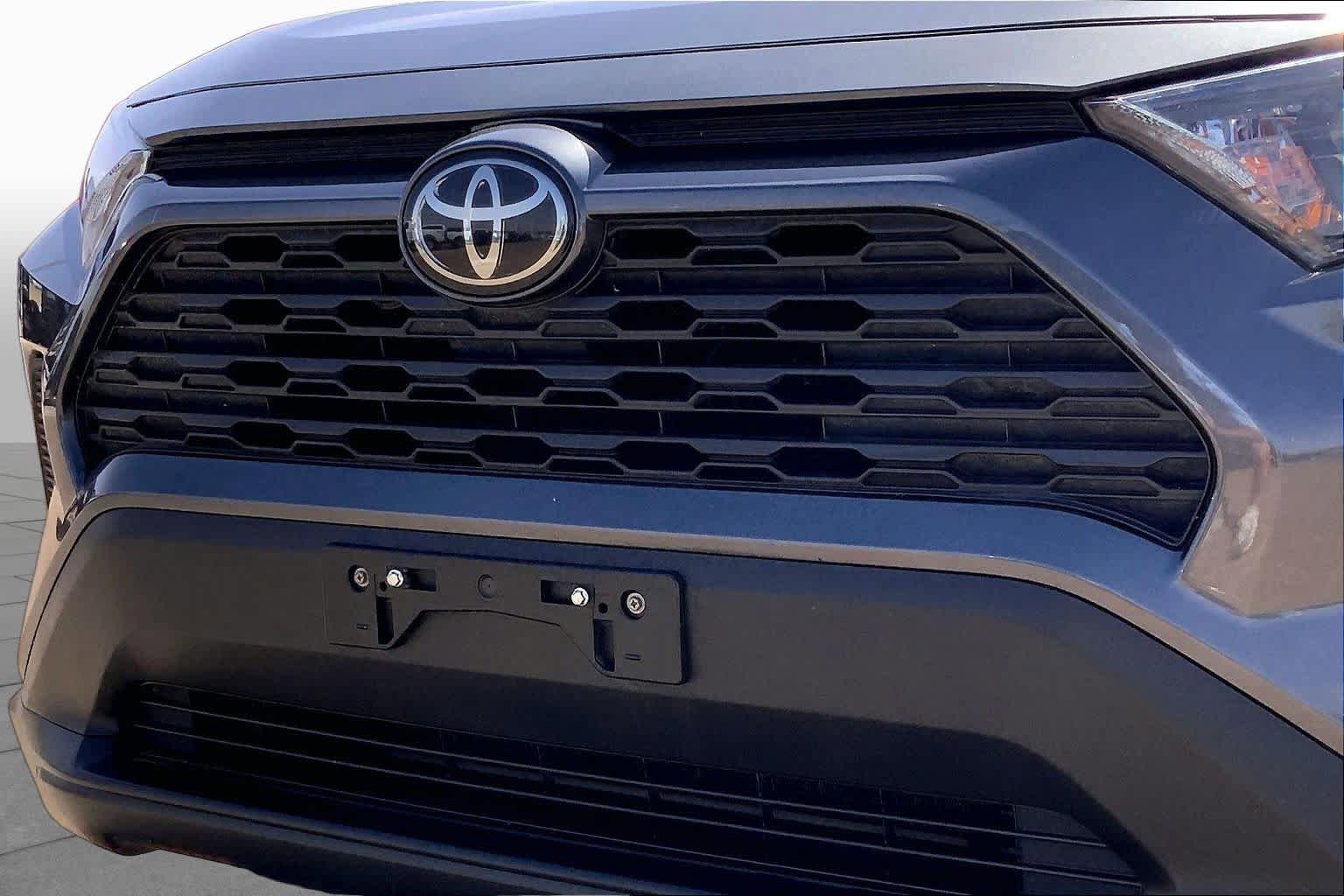Used 2020 Toyota RAV4 LE FWD image 30