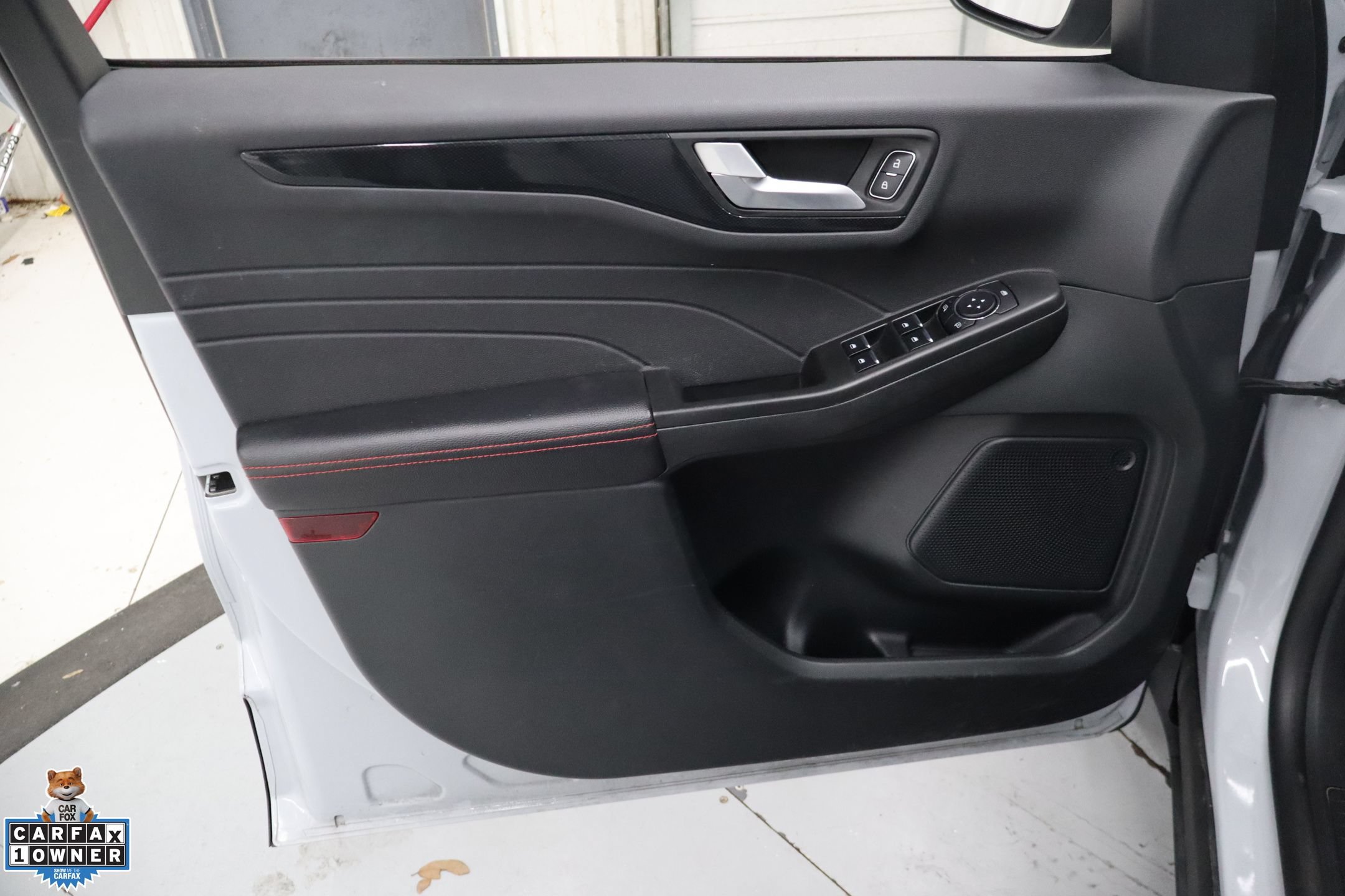 Certified 2025 Ford Escape ST-Line FWD image 12