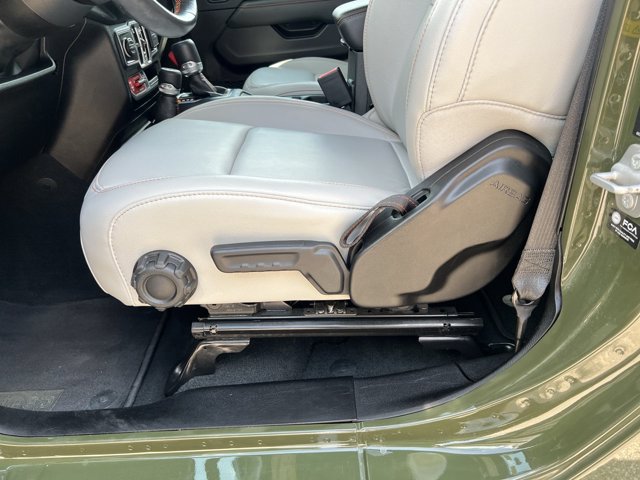 Used 2022 Jeep Gladiator Mojave w/ Cold Weather Group AWD/4WD image 13