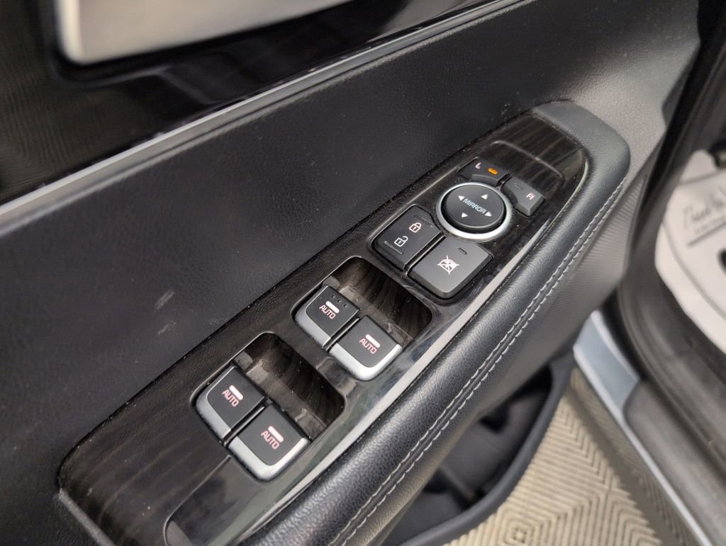 Used 2020 Kia Sorento LX FWD image 32